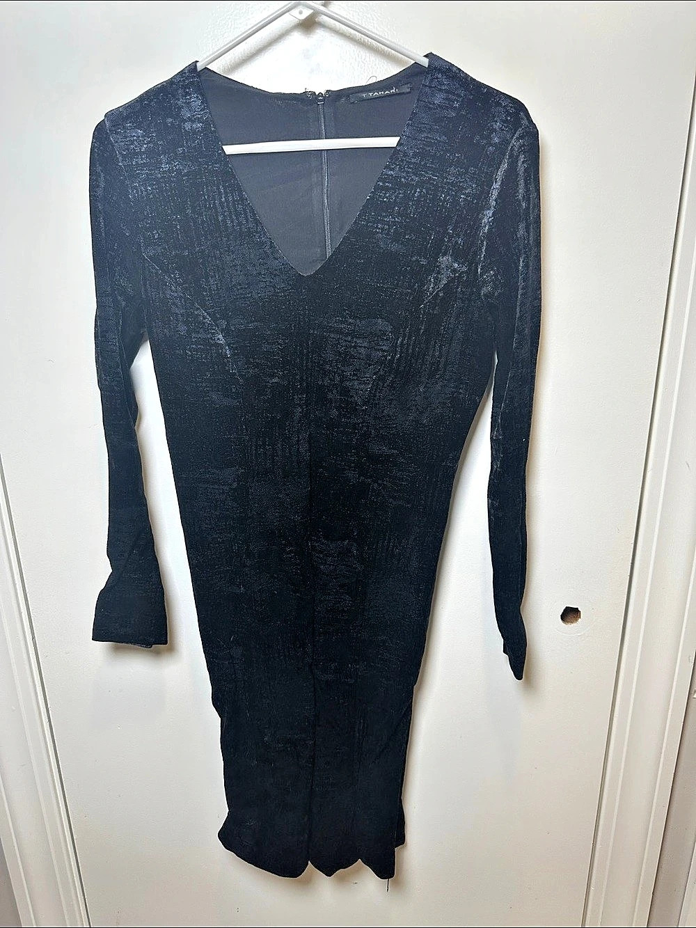 T Tahari Velvet-Look Long Sleeve Mini Dress in Black Like New (55)
